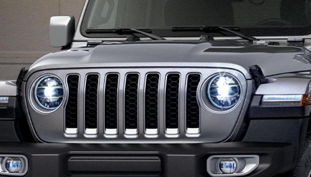 Sammantaget står Stellantis och Jeep inför betydande utmaningar på grund av de nya tullarna. Bilden visar framsidan av Jeep Wrangler. Foto: Stellantis