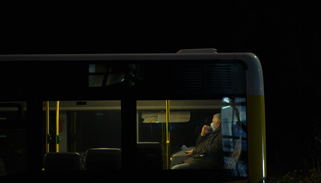 Jönköpings Länstrafik inför en testperiod med så kallade nattstopp på utvalda busslinjer. Foto: Jonas Tebbe/Unsplash