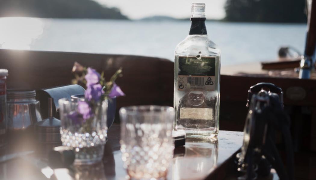 Gränsen för sjöfylleri i Sverige är 0,2 promille i blodet eller 0,10 milligram per liter i utandningsluften. Grovt sjöfylleri definieras som 1,0 promille eller mer i blodet. Foto: Cloudberry Communications