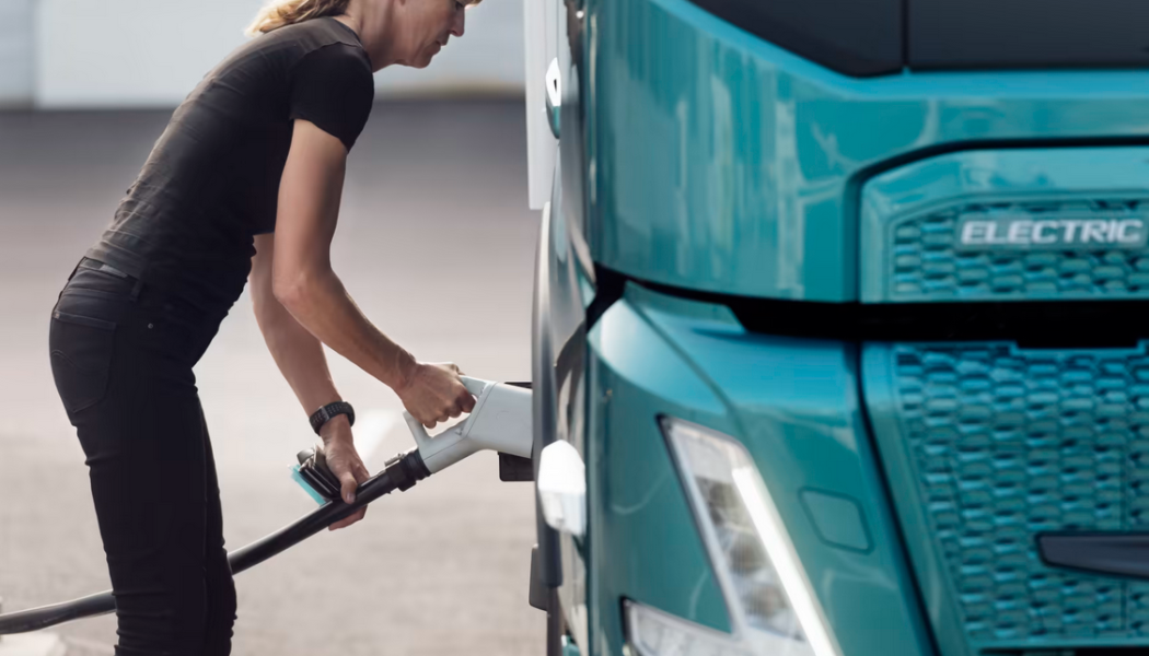 Energimyndigheten har beviljat Umeå Energi investeringsstöd för snabbladdare för tunga fordon. Foto: Volvo Lastvagnar