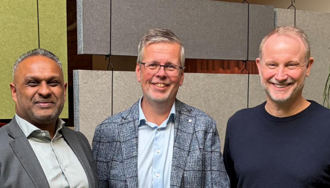 Från vänster: Petter Lagström, vd för Idnet, Fredrik Logenius, vd för Optidev, och Sjur Skjæveland, koncern-vd för Lexit Group. Foto: Lexit Group