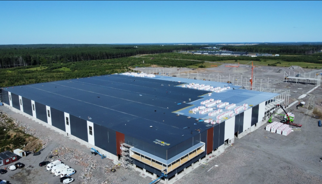 Logicenters förvärvar Beijer Byggmaterials centrallager i Eskilstuna med en total yta om 71 600 kvadratmeter. Utöver detta ingår även 27 000 kvadratmeter byggrätt. Fastigheten kommer att förhyras av logistikbolaget Logent AB som hanterar driften åt Beijer Byggmaterial. Foto Logicenters
