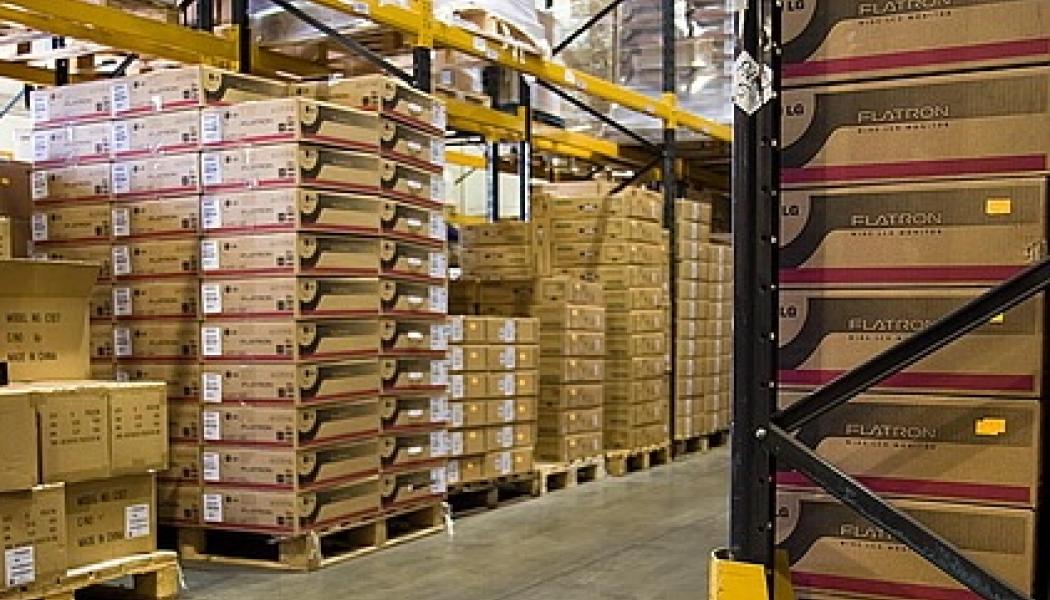 Drive-in-ställage ger mycket hög lagringstäthet genom att minimera behovet av truckgångar. För lager med begränsad golvyta kan detta vara avgörande. Foto: Creative Commons Lic. Kredit: Pixabay