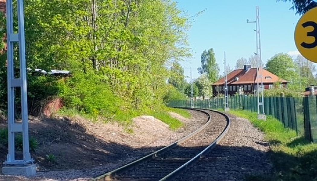 Efter elektrifieringen kommer tågen att kunna köras med ellok från timmerterminalen och vidare ut på Dalabanan. Foto: Göran Persson