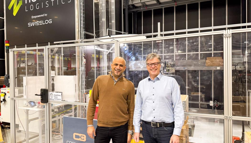 Mats Jonsson och Bilal Charif vid Nowaste Autostore plock pilot cell. Foto: Cognibotics