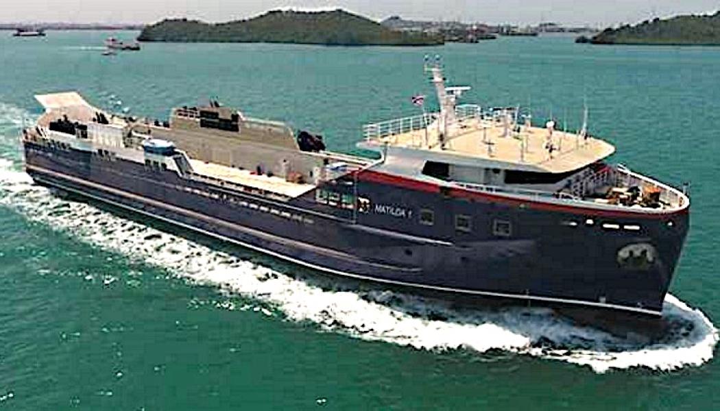 Konceptbild och fartyg av typen stern landing vessel som ligger till grund för hybridlösningen med mikroreaktorer. Bild: Seatransport Pty LTD