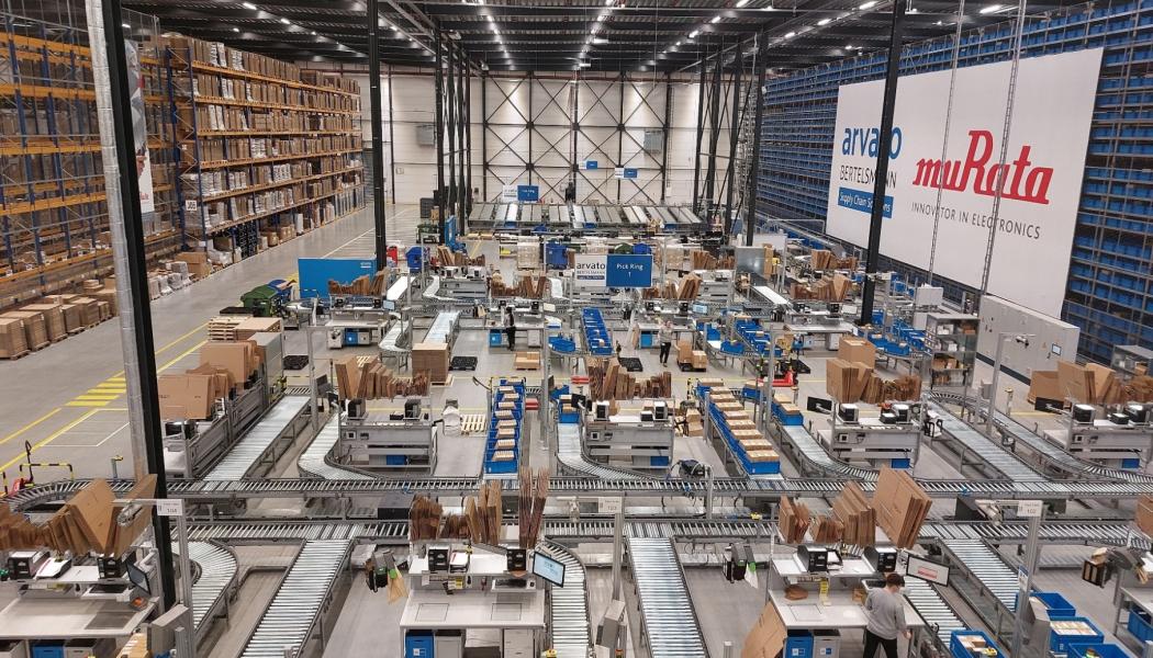  Den 9 000 kvadratmeter stora anläggningsytan med kundcentrerade logistiklösningar är drivna av avancerad automationskompetens. Foto: Arvato