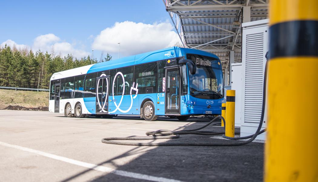 Den nya trafiken kommer att bedrivas med cirka 100 helt nya bussar, en mix av el- och biodieselbussar. Foto: Nobina