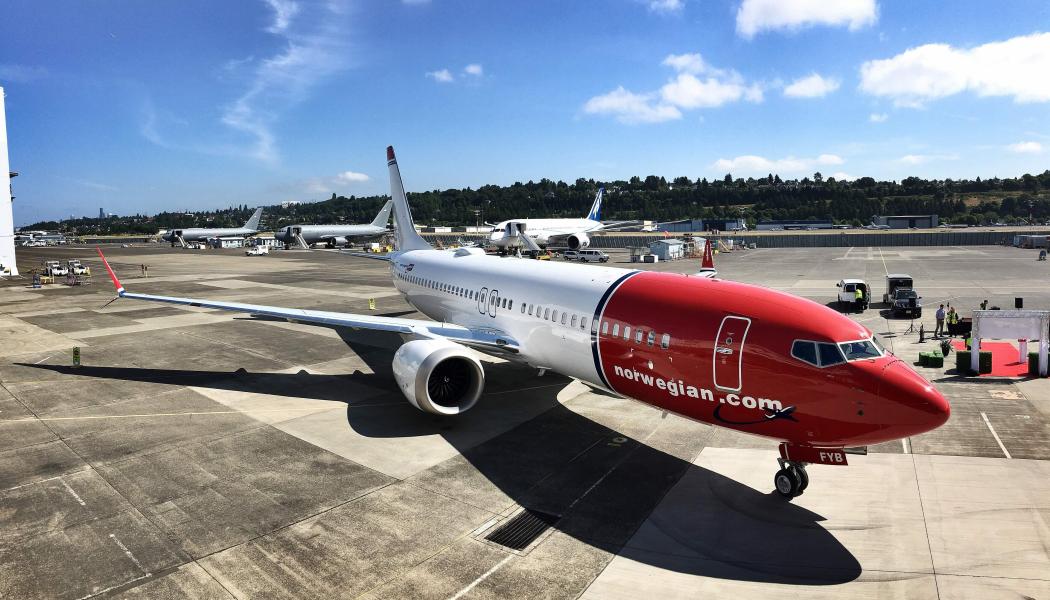 Norwegian-plan på marken: (EI-FYB) Boeing 737-8 MAX. Foto: Wikimedia Commons. Kredit: Norwegian.