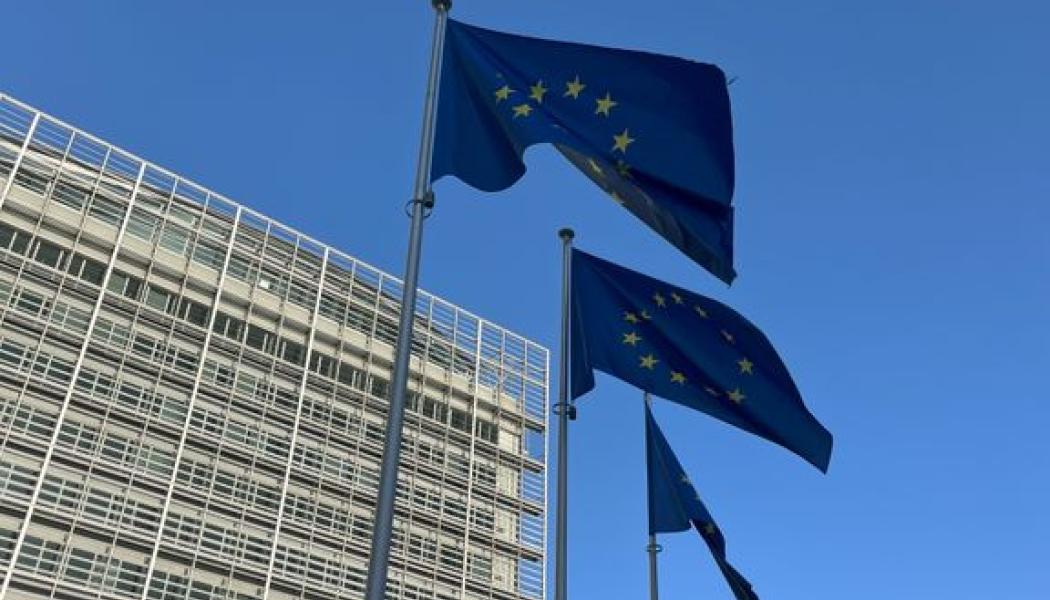 EU:s nya system för utsläppshande innebär att kraven på effektivare fordon, fossilfria drivmedel och klimatsmarta logistiklösningar successivt kommer att skärpas under perioden 2030–2040 enligt analys från Transportföretagen. Foto: Transportföretagen