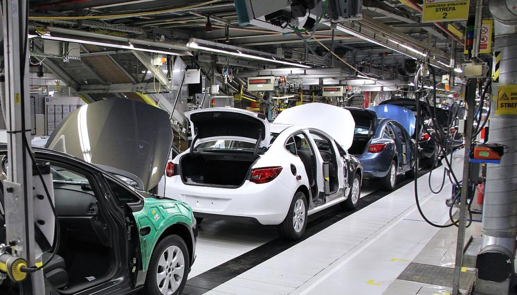 Foto: Produktionslinje i en Opelfabrik. Wikipedia Common. Kredit: Marek Ślusarczyk 
