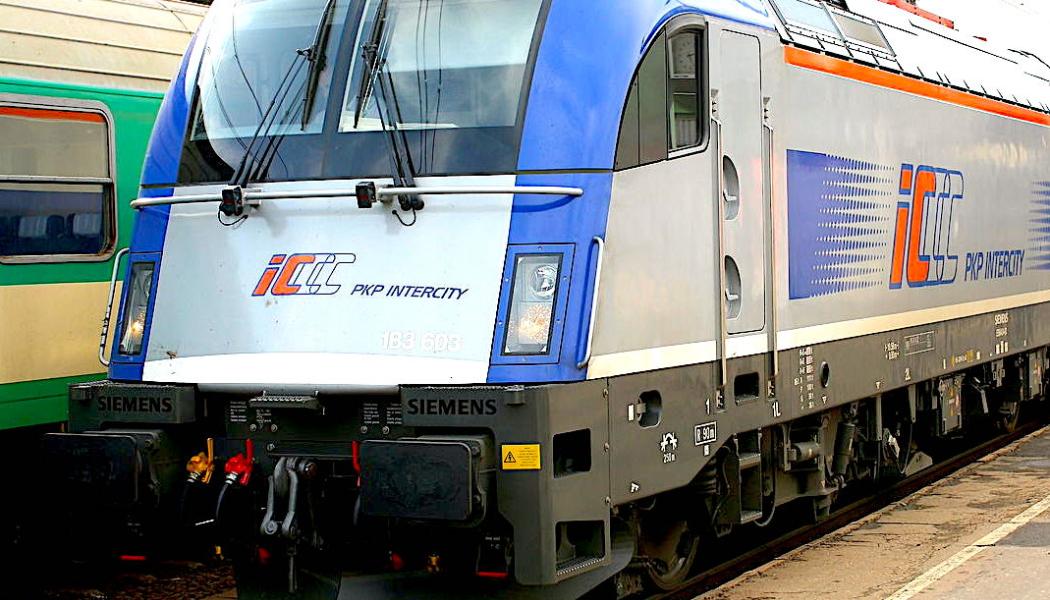 PKP Intercity:s lokomotiv från Siemens nummer E183-603 (EU44) på stationen Poznań Główny. Foto: Wikipedia Common, Kredit: Bardrock