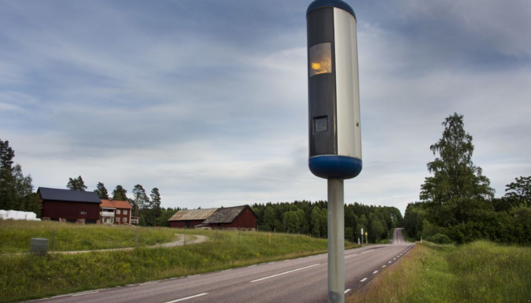 Det är polisens ansvar att utreda hastighetsöverträdelser som registreras av automatiska trafiksäkerhetskameror. Foto: Polisen