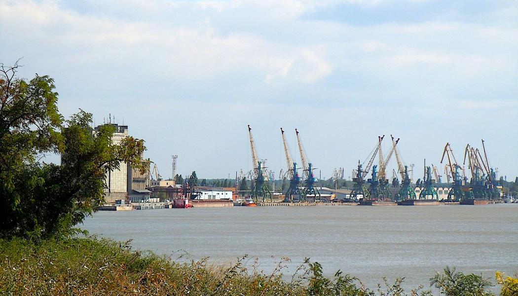 Donauhamnen Ismail. En faktor som påverkar rutten är tillgången till transportvägar på land mellan Ukrainas jordbruksområden och två Donauhamnar, Ismail och Reni. Särskilt viktigt är järnvägsförbindelsen till Ismail. Foto: Wikipedia Common Lic. kredit: Yury Kvach