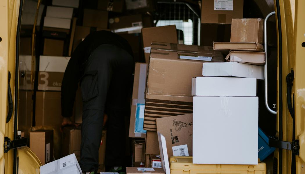 Årets mest intensiva shopping-säsong är igång. Foto: Claudio Schwarz/unsplash