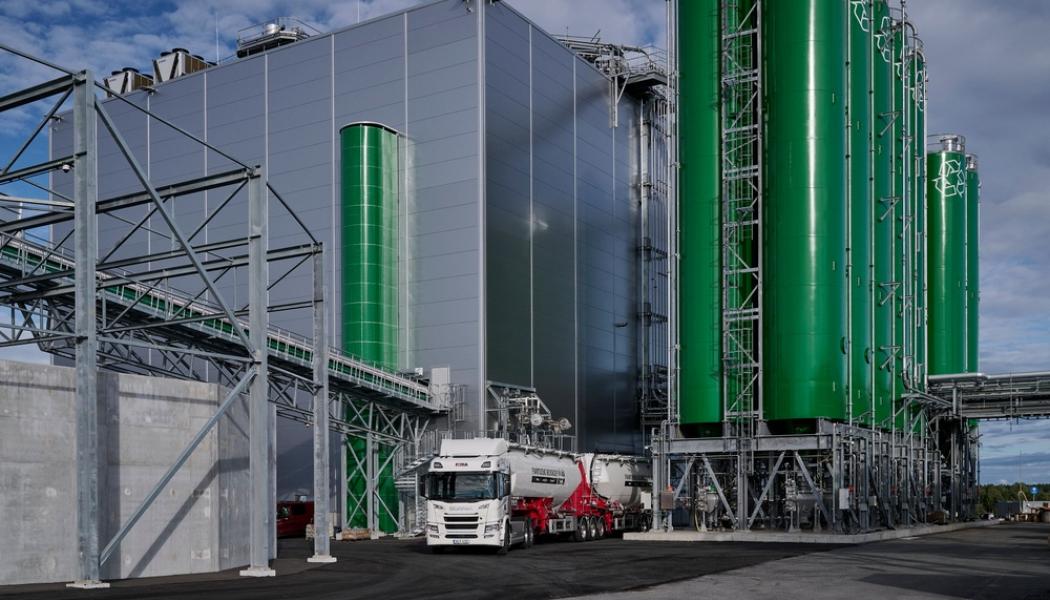Ragn-Sells elektrifierar sina transporter av flygaska till och från värmeverken i Mälardalen. Foto: Ragn-Sells