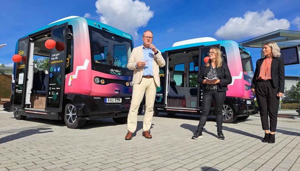 Tomas Svensson, generaldirektör VTI, Anna Wallroth, chef infrastruktur Linköpings kommun, och Marie Skagerström, affärschef Transdev Östergötland. Foto: Mikael Sönne VTI