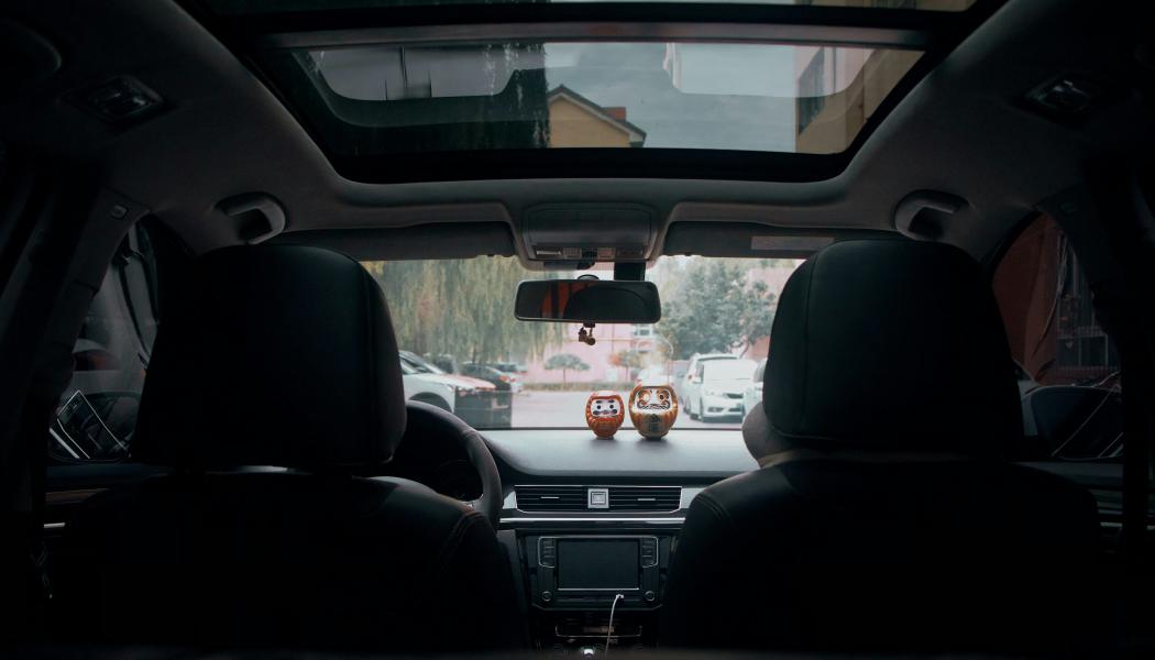 I Europa finns ännu inga kommersiella robotaxilösningar i större skala, men sådana tjänster är redan i drift i storstäder i USA och Kina. Foto: QIN BENNIE/Unsplash