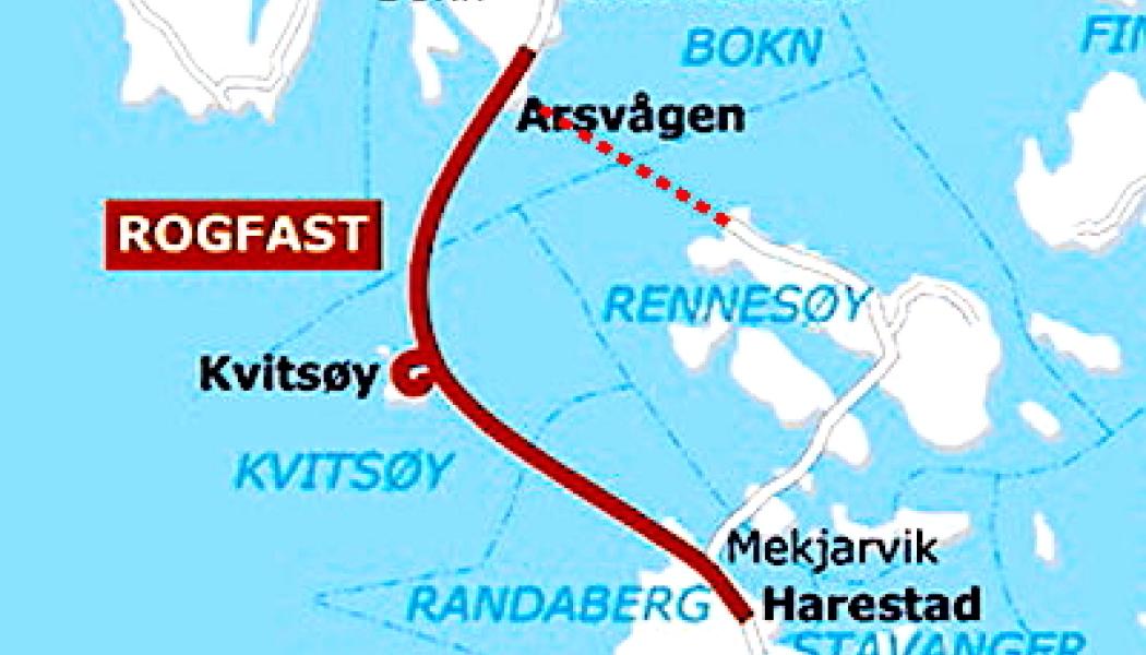 Tunnelns sträckning. Den nuvarande färjeförbindelsen är markerad med röd streckad linje. Förutom längden är även djupet på rekordnivå. Den djupaste punkten kommer att ligga 392 meter under havsytan. I tunnelns ändar blir lutningen omkring fem procent, med undantag för en cirka tre kilometer lång sträcka i norr där lutningen är sju procent. I uppförsbacken byggs ett tredje körfält för långsamma tunga fordon. Karta: Rogfast-projekt