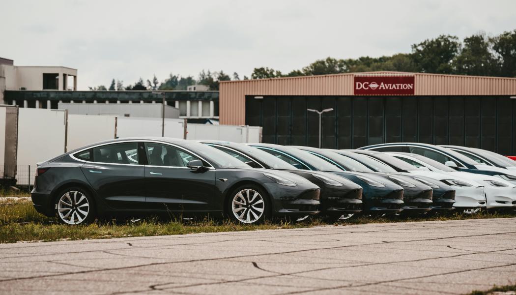 Runt 50 000 svenska konsumenter som privatleasat, långtidshyrt, en ny bil av DNB har betalat för mycket. Foto: claudio schwarz / Unsplash