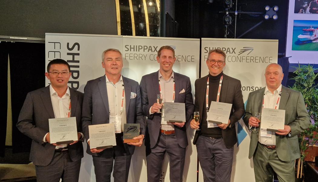 Vinnare av Shippax-priset: från vänster Zheng Hehui, China Merchants Jinling Shipyard; Tom Pippingsköld, Finnlines; Johan Hellman, Deltamarin; Samuli Hintikka, dSign och Finn Wollesen, Knud E. Hansen. Foto: Finnlines