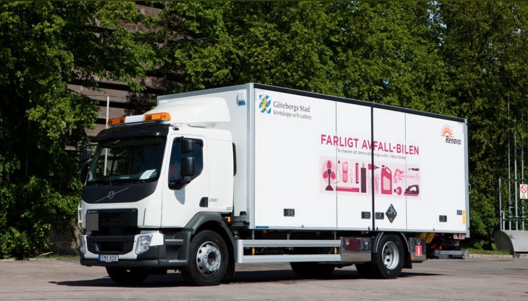 Nu startar Farligt avfall-bilarna at ta emot färg, kemikalier, lampor, elektronik och annat farligt avfall. Foto: Göteborgs Stad