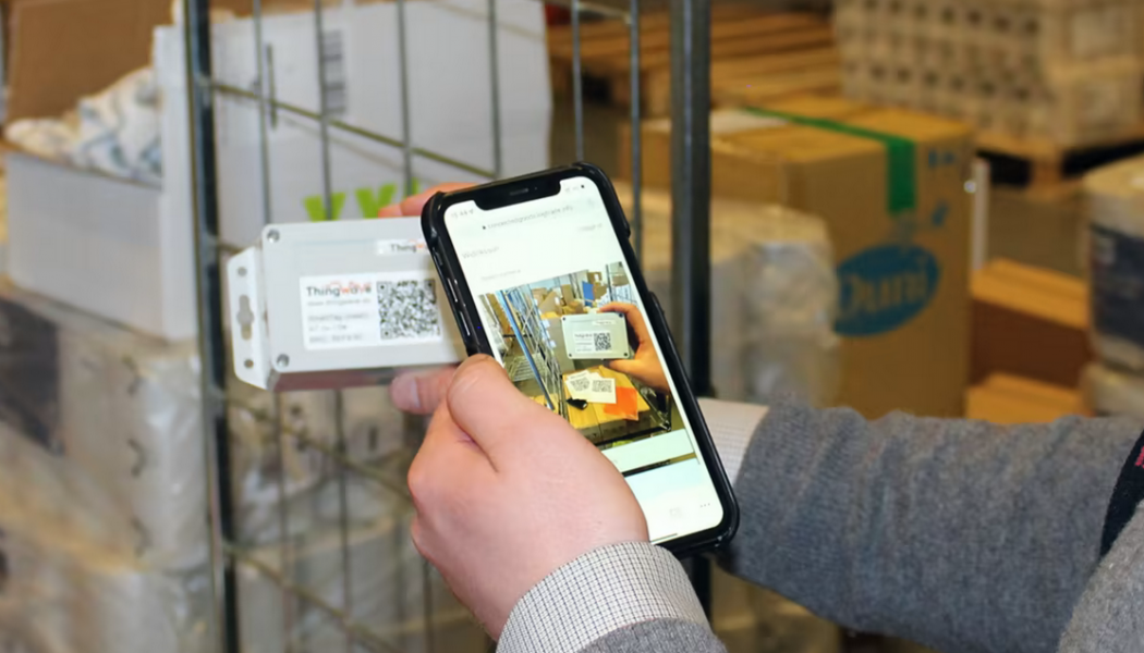 Genom att skanna RFID-chippet kopplas chipet med kollinummer eller ordernummer. Foto: Widriksson 