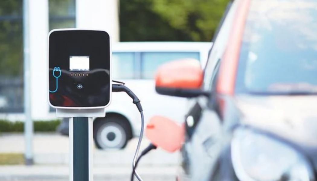 Regeringen fasar ut klimatbonus för laddhybrider. Arkivbild