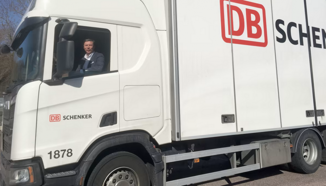 Tomas Johansson, vd för Schenker Åkeri, tror stenhårt på elektrifiering i stor skala. Foto: Schenker