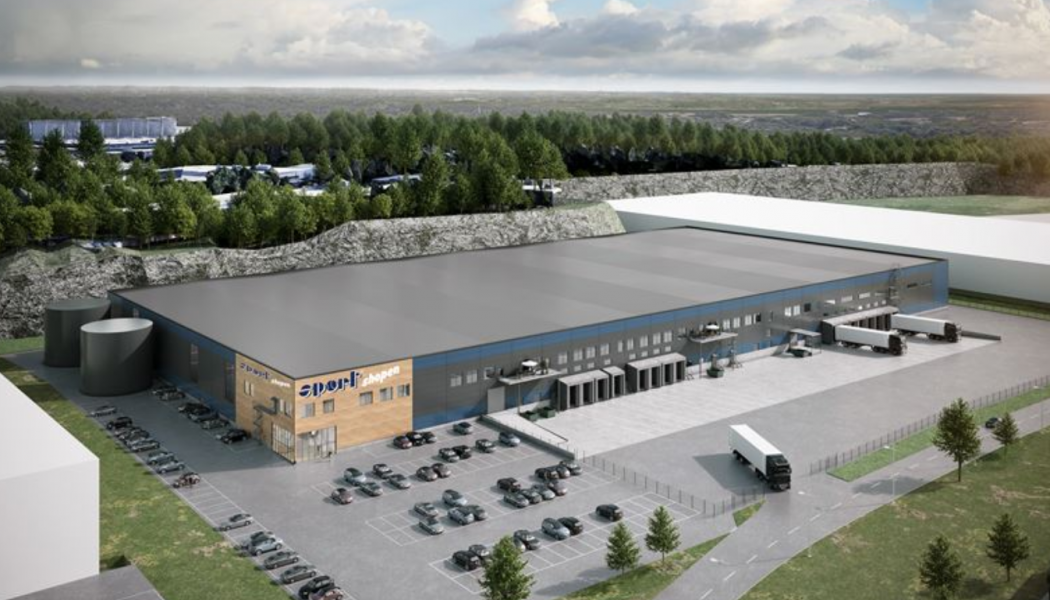Nytt automatiserat lager kortar ledtiderna för Sportshopen. Foto: Platzer 