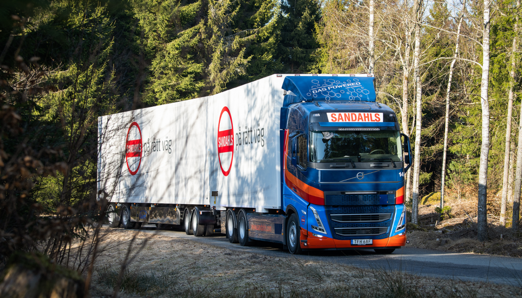 Sandahls investerar i 120 Volvo-lastbilar som drivs med flytande biogas. Foto: Sandahls