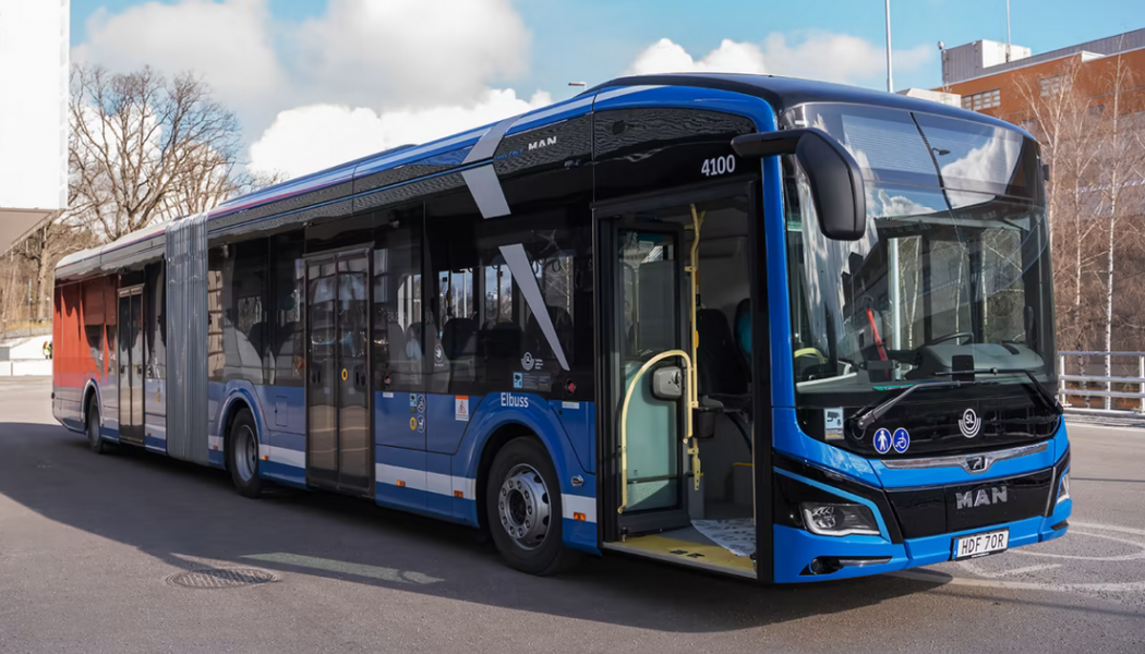 Alla SL:s bussar drivs nu på förnybara drivmedel som biogas, etanol, biodiesel eller el. Foto: SL