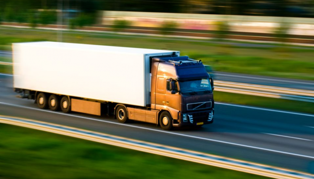 42 procent av de tunga fordonen kör överlastade. Foto: Trafikverket