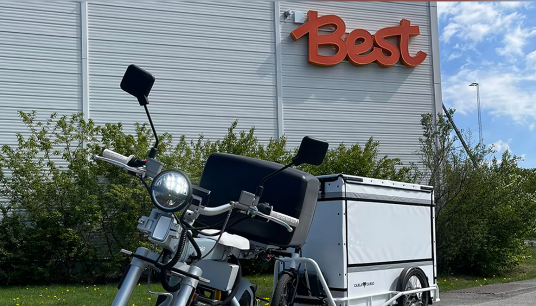 Best Transport initierar en pilot med det svenska elmotorcykel- och mopedbolaget CAKE för hem- och boxleveranser med emissionsfri elmoped. Foto: Best