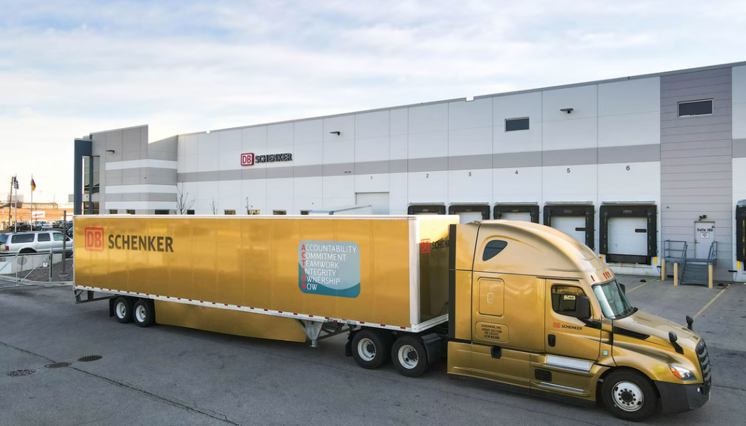 USA Truck ser affären med DB Schenker som en möjlighet att växla upp och öka sin närvaro inom landtransporter i Nordamerika. Foto: DB Schenker