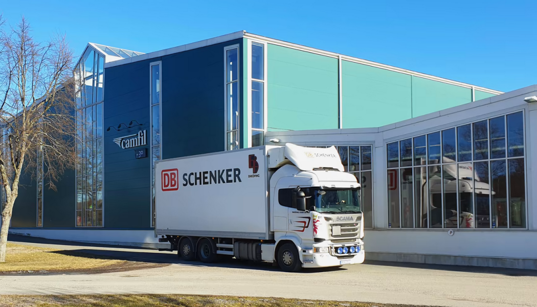 Med DB Schenkers nya terminal i Södertälje kan logistikföretaget erbjuda Camfil Sverige den mest hållbara transportlösningen Foto: Camfil