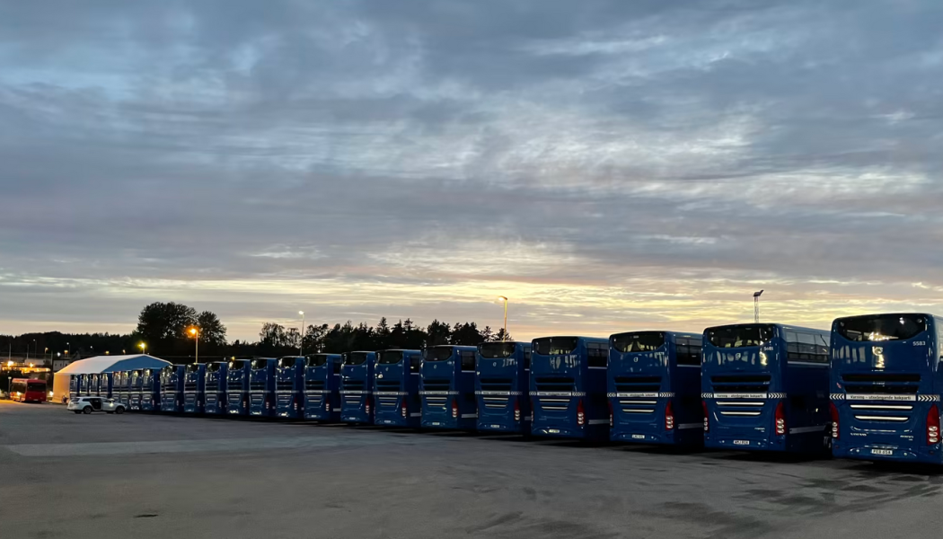 Dubbeldäckare redo att trafikera sträckan Norrtälje - Tekniska högskolan. Foto: Transdev