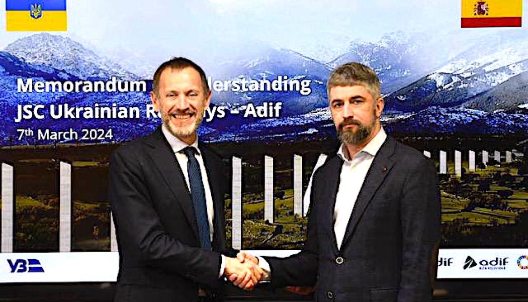 Spaniens ansvarige för järnvägsinfrastruktur Adif kommer att utveckla ett pilotprojekt som använder teknik för ett automatiskt system för att ändra hjulaxelbredden på godstågsvagnar för olika spårvidder vid gränsövergångar. Ett motsvarande avtal undertecknades mellan Ukrainska Järnvägar och Adif. Foto: Adif