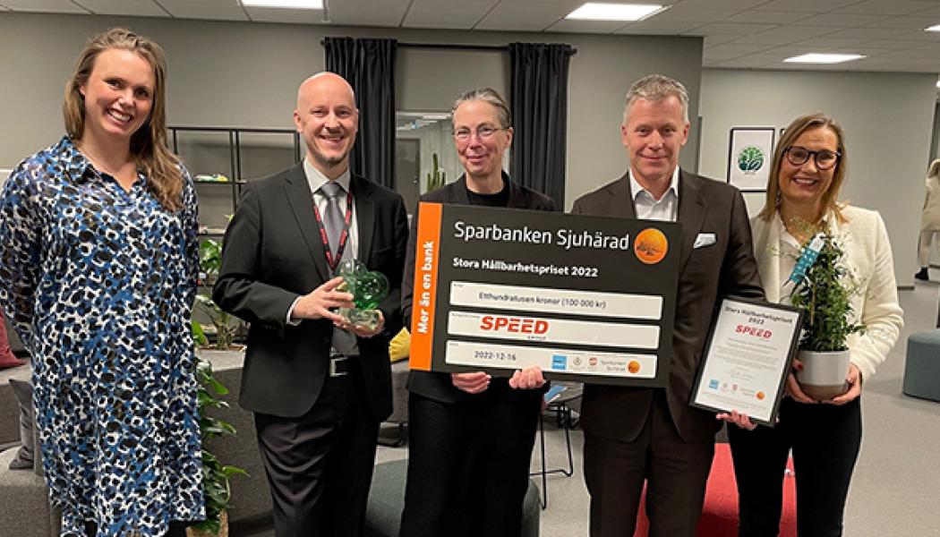 På torsdagen fick företaget Speed med huvudsäte i Viared i Borås ta emot vinstsumman på 100 000 kronor. Foto: Högskolan i Borås