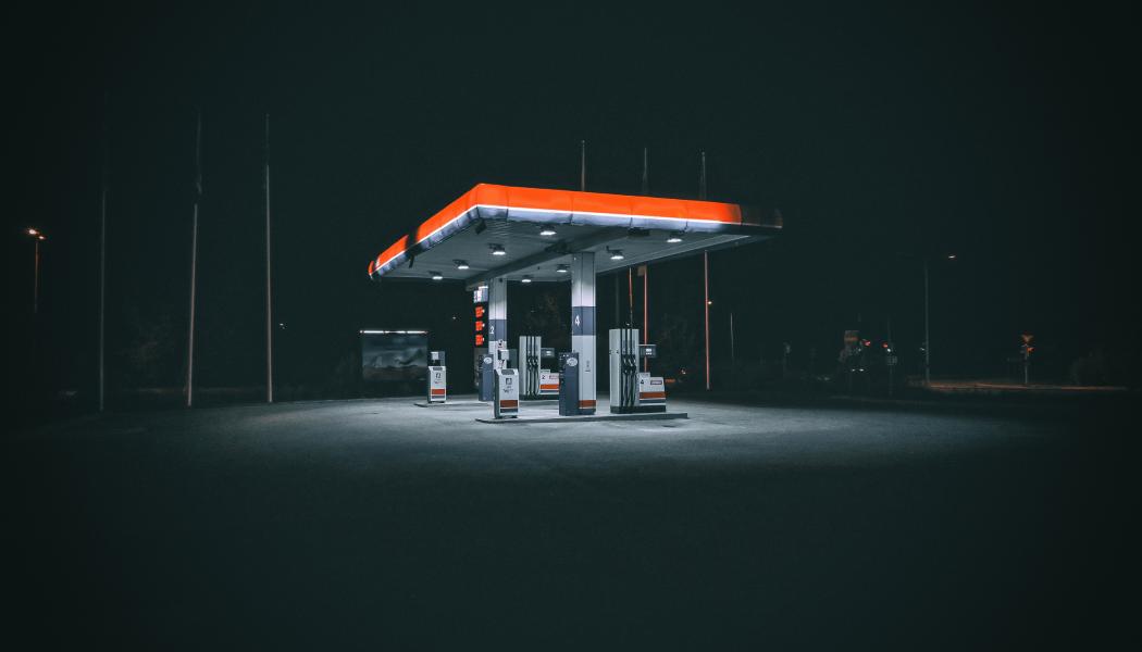 Energimyndigheten bedömer att försörjningen av bensin och diesel i Sverige är stabil både på kort och lång sikt. Foto: hans eiskonen/Unsplash