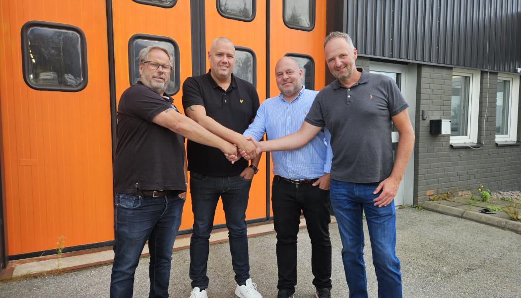Från vänster: Samuel Andersson ordförande SBTAB, Morgan Parment platschef i Sundsvall och delägare SBTAB, Staffan Lindewald CEO Malte Månson Group, Erik Hult områdeschef Buss Malte Månson Group