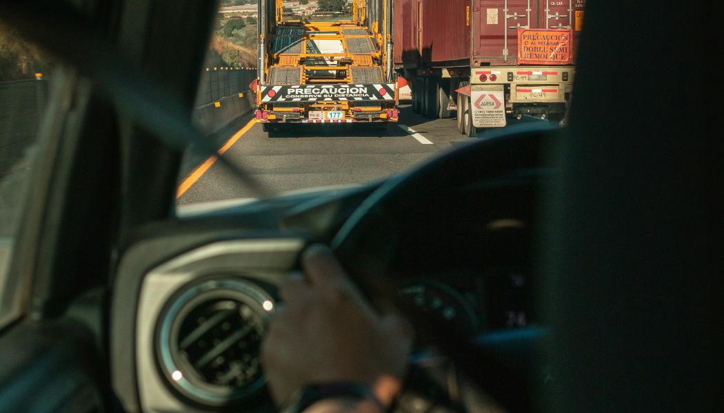 Förslaget innebär att poliser och bilinspektörer får utökade möjligheter att ingripa vid misstanke om manipulation av färdskrivare. Foto: alex quezada/unsplash