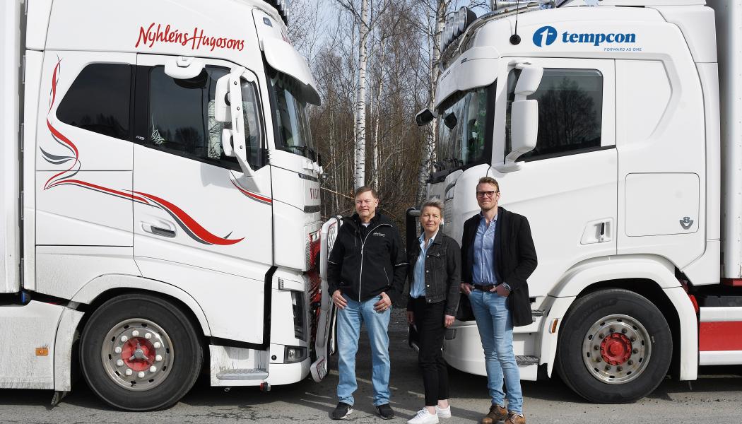 Tempcon in leder nytt strategiskt samarbete med Nyhléns Hugosons i Skellefteå. Från vänster; Pär Marklund, Transportchef Nyhléns Hugosons, Sophia Bylesjö, Platschef för Nyhléns Hugosons i Skellefteå samt Christofer Mattsson, vd för Tempcon Norrland. Foto: Tempcon