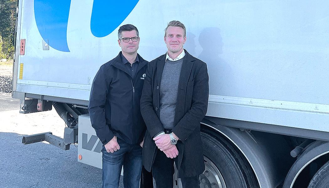Till vänster Ulf Arvidsson och Christofer Mattsson har tillsammans med personalen på Tempcon Norrland vunnit upphandlingen för transporter åt en av Sveriges största dagligvaruaktörers trafik i Norrland och Västerbotten. Foto: Tempcon