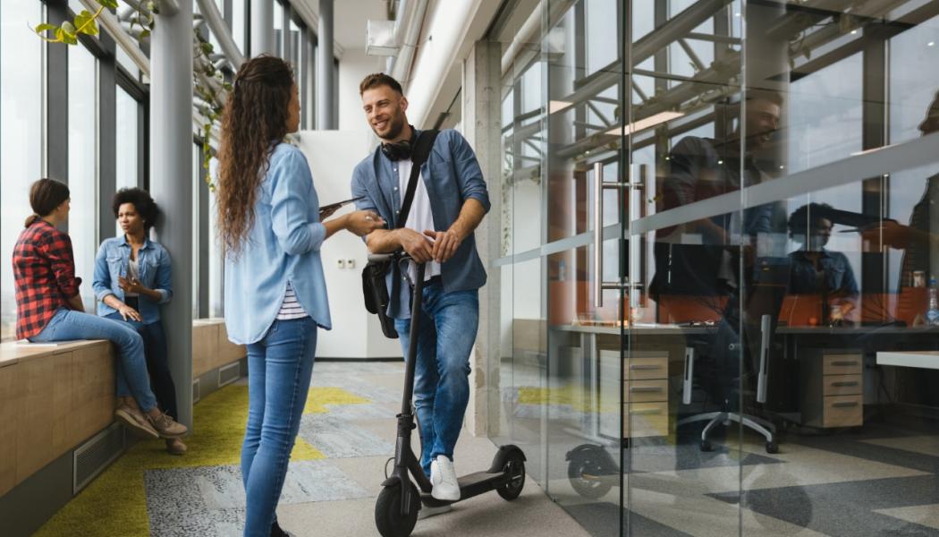 De nya reglerna tar sikte på två produktgrupper som innehåller litiumjonbatterier, dels transportmedel som elcyklar, elsparkcyklar och hoverboard, dels batteripack större än 10 Ah. Foto: CGS