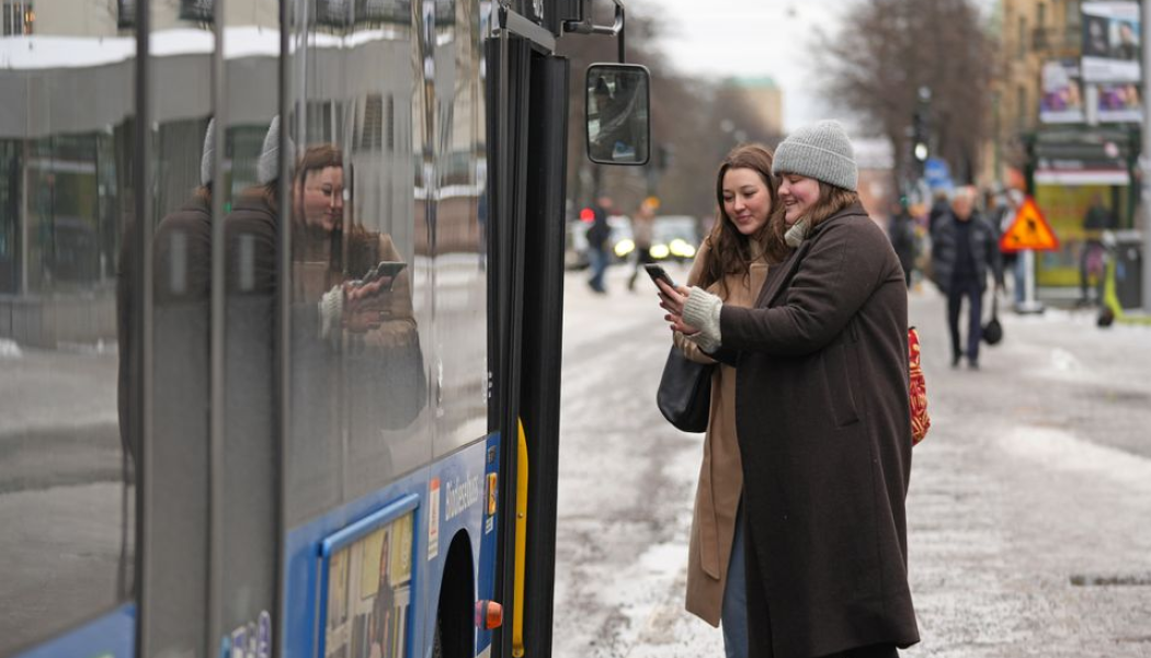 I varje buss finns IT-utrustning installerad som kan mäta och leverera sekundpositionering, passagerarräkning, prognoshantering och förändring av körväg. Foto: Hogia