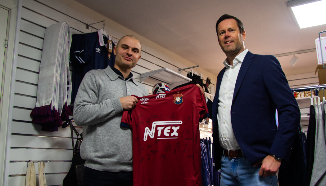 Hannes Sahlin, säljare ÖIS, Tobias Rindevall, Global försäljningschef, NTEX. Foto: NTEX