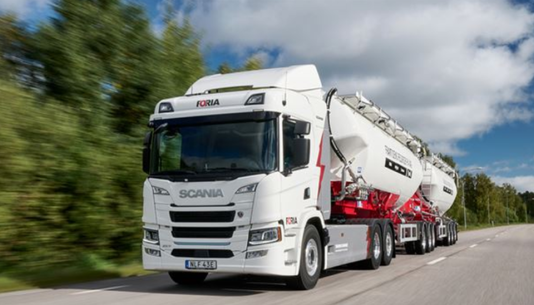 Den nya ellastbilen klarar transporter upp till 64 ton. Foto: Scania