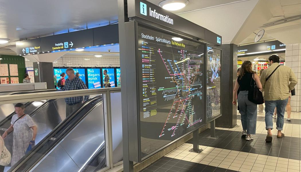 Stockholmarna blir allt fler och befolkningsökningen är grundorsaken till att vägarna och kollektivtrafiken byggs ut. Foto: Stina Wickenberg