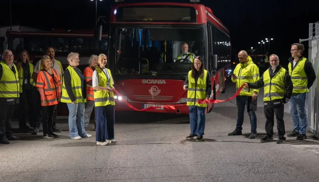 Bandklippning i samband med trafikstarten i Tyresö. Foto: VR